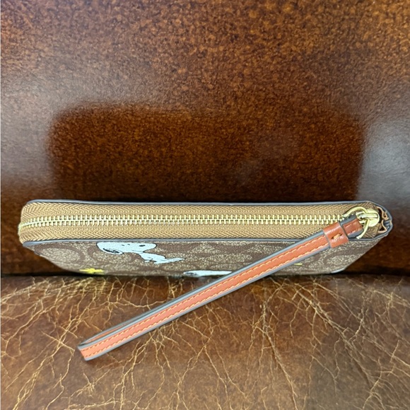 Coach x Peanuts Snoopy and Woodstock Brown Wristlet - Picture 3 of 9